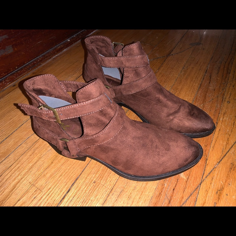 Brown ankle booties- perfect for fall!